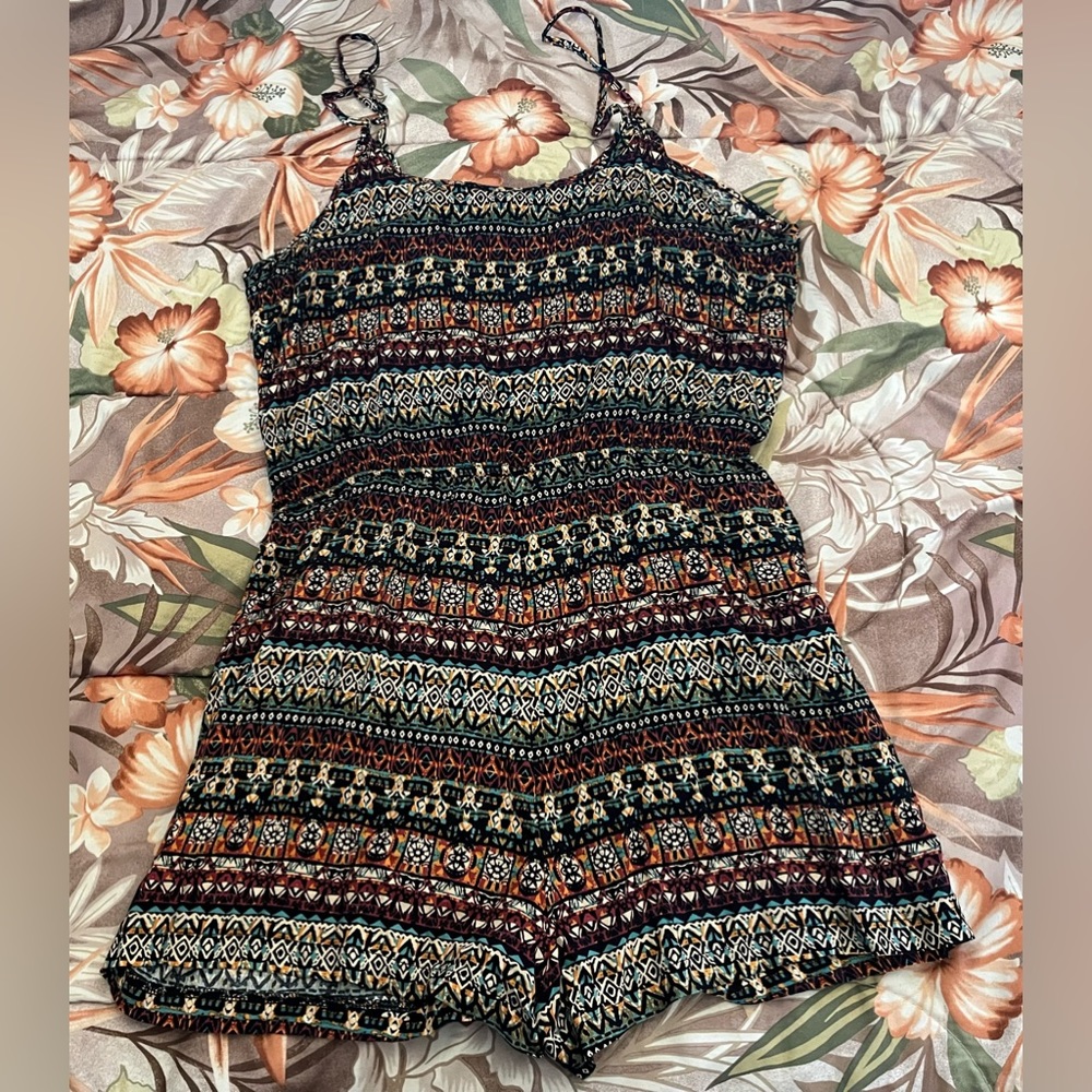Forever 21 Women’s Romper With Adjustable Straps & Pockets Size Large - Picture 9 of 11